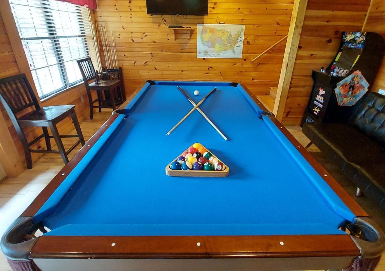 Fabulous Pet-Friendly, Family Cabin With Outdoor Kitchen, Hot Tub, Sauna, Fireplace, Theater Room, Arcade, Pool Table, And Fire Pit Within Minuties Of Dollywood Sevierville Εξωτερικό φωτογραφία