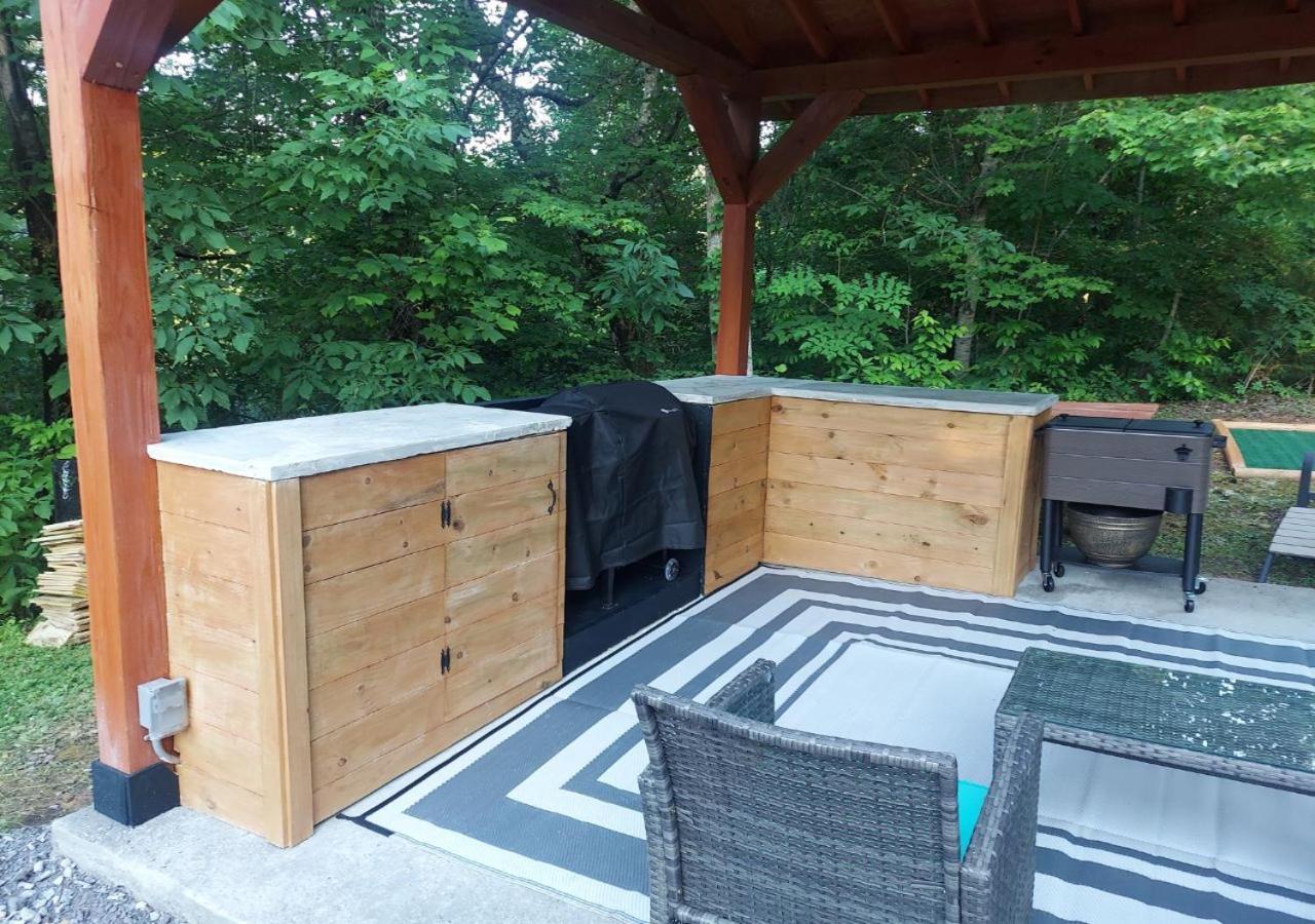 Fabulous Pet-Friendly, Family Cabin With Outdoor Kitchen, Hot Tub, Sauna, Fireplace, Theater Room, Arcade, Pool Table, And Fire Pit Within Minuties Of Dollywood Sevierville Εξωτερικό φωτογραφία