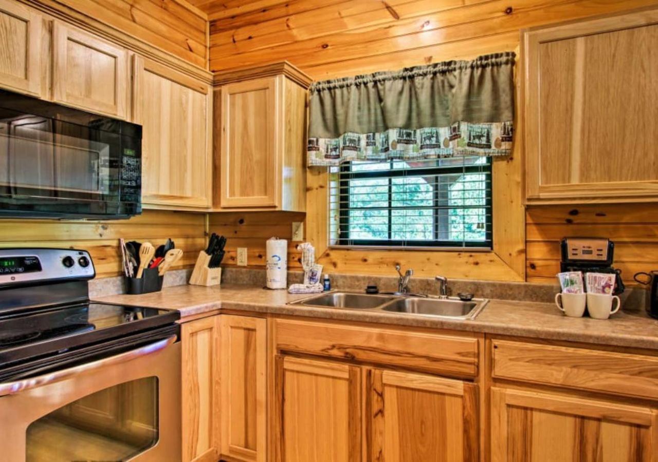 Fabulous Pet-Friendly, Family Cabin With Outdoor Kitchen, Hot Tub, Sauna, Fireplace, Theater Room, Arcade, Pool Table, And Fire Pit Within Minuties Of Dollywood Sevierville Εξωτερικό φωτογραφία