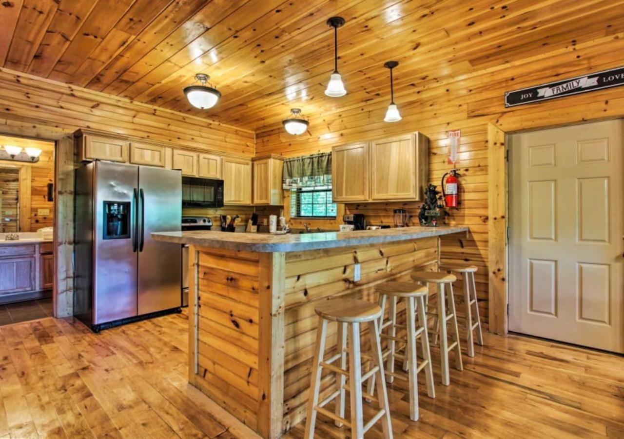 Fabulous Pet-Friendly, Family Cabin With Outdoor Kitchen, Hot Tub, Sauna, Fireplace, Theater Room, Arcade, Pool Table, And Fire Pit Within Minuties Of Dollywood Sevierville Εξωτερικό φωτογραφία