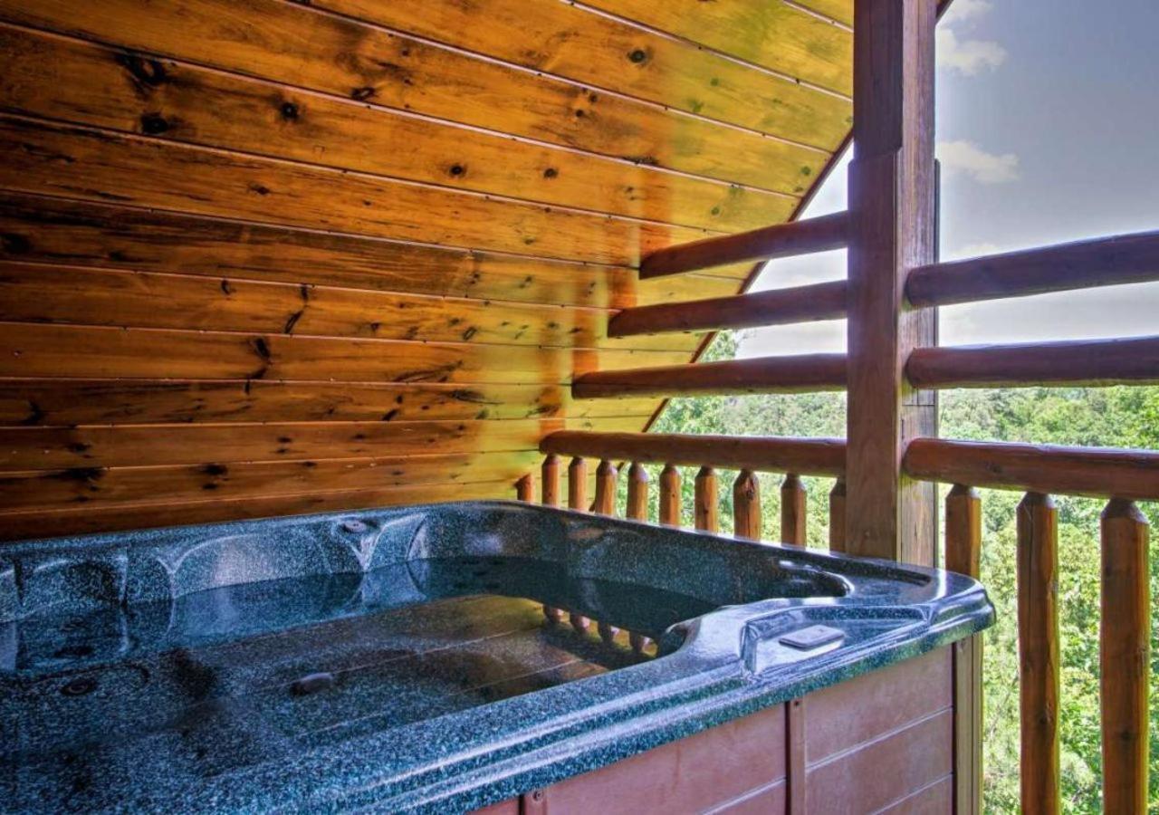 Fabulous Pet-Friendly, Family Cabin With Outdoor Kitchen, Hot Tub, Sauna, Fireplace, Theater Room, Arcade, Pool Table, And Fire Pit Within Minuties Of Dollywood Sevierville Εξωτερικό φωτογραφία