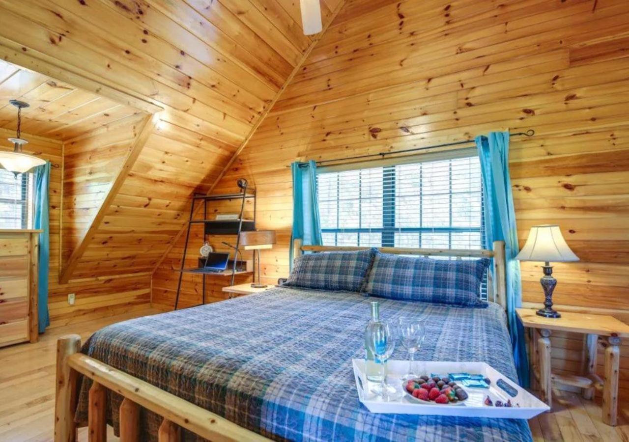 Fabulous Pet-Friendly, Family Cabin With Outdoor Kitchen, Hot Tub, Sauna, Fireplace, Theater Room, Arcade, Pool Table, And Fire Pit Within Minuties Of Dollywood Sevierville Εξωτερικό φωτογραφία