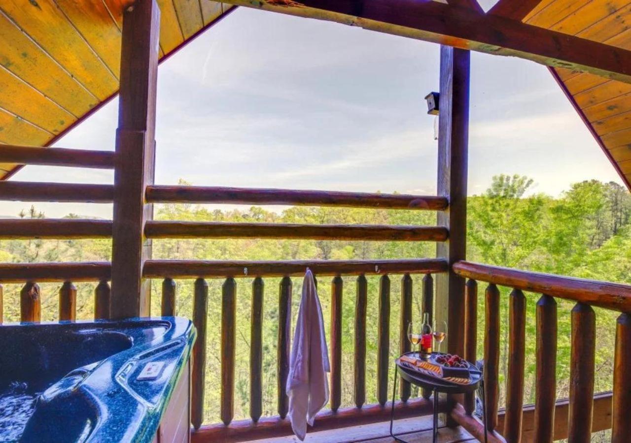 Fabulous Pet-Friendly, Family Cabin With Outdoor Kitchen, Hot Tub, Sauna, Fireplace, Theater Room, Arcade, Pool Table, And Fire Pit Within Minuties Of Dollywood Sevierville Εξωτερικό φωτογραφία
