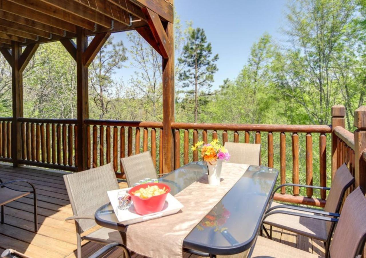 Fabulous Pet-Friendly, Family Cabin With Outdoor Kitchen, Hot Tub, Sauna, Fireplace, Theater Room, Arcade, Pool Table, And Fire Pit Within Minuties Of Dollywood Sevierville Εξωτερικό φωτογραφία