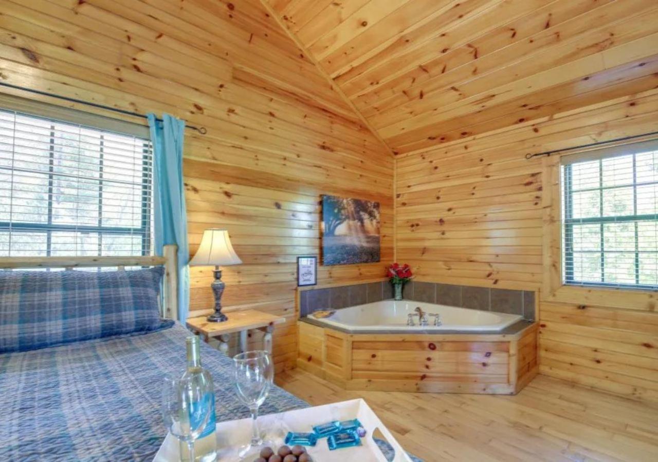 Fabulous Pet-Friendly, Family Cabin With Outdoor Kitchen, Hot Tub, Sauna, Fireplace, Theater Room, Arcade, Pool Table, And Fire Pit Within Minuties Of Dollywood Sevierville Εξωτερικό φωτογραφία