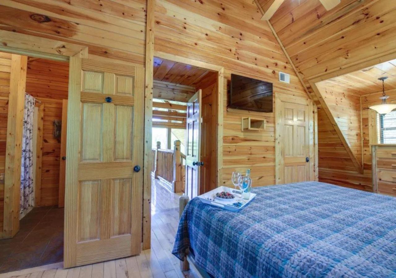 Fabulous Pet-Friendly, Family Cabin With Outdoor Kitchen, Hot Tub, Sauna, Fireplace, Theater Room, Arcade, Pool Table, And Fire Pit Within Minuties Of Dollywood Sevierville Εξωτερικό φωτογραφία