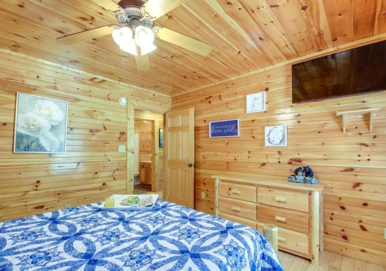 Fabulous Pet-Friendly, Family Cabin With Outdoor Kitchen, Hot Tub, Sauna, Fireplace, Theater Room, Arcade, Pool Table, And Fire Pit Within Minuties Of Dollywood Sevierville Εξωτερικό φωτογραφία