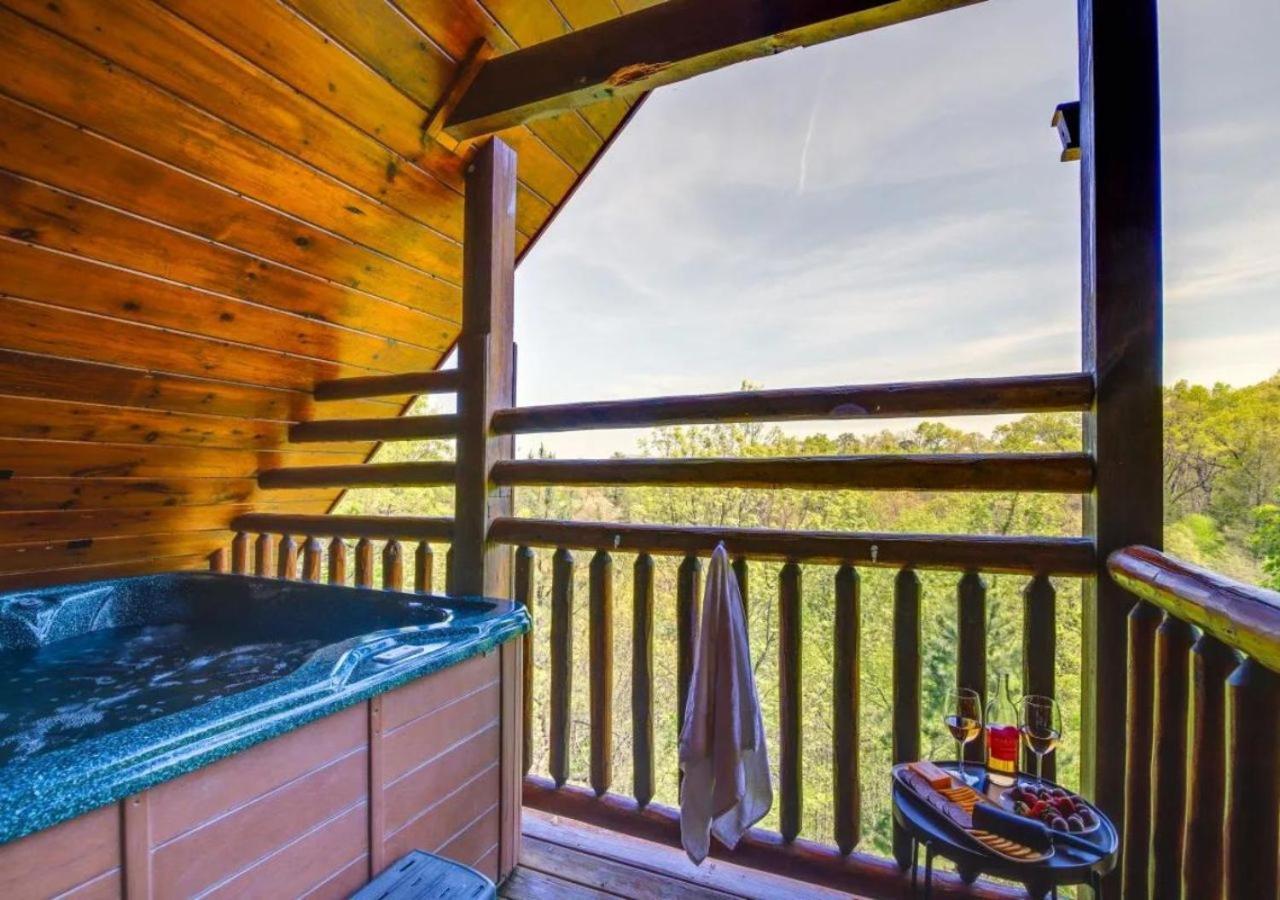 Fabulous Pet-Friendly, Family Cabin With Outdoor Kitchen, Hot Tub, Sauna, Fireplace, Theater Room, Arcade, Pool Table, And Fire Pit Within Minuties Of Dollywood Sevierville Εξωτερικό φωτογραφία